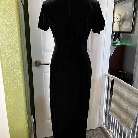 Robbie Bee Black Velvet Maxi Dress - Picture 3 of 12